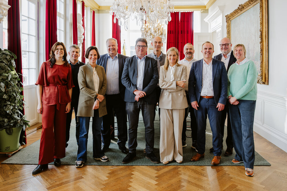 Foto van het college van burgemeester en schepenen van de stad lokeren